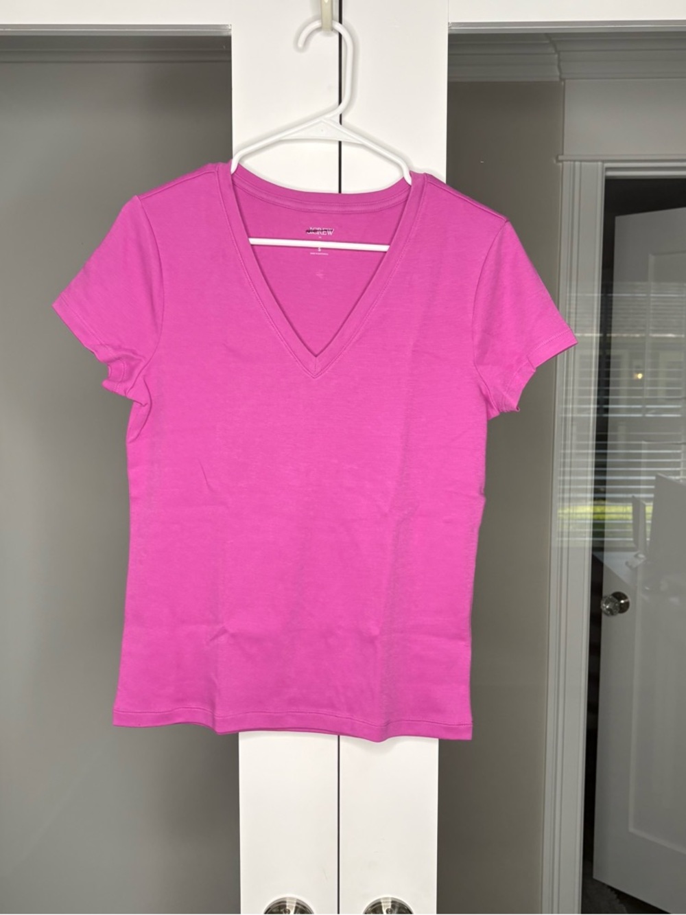 NWT J. Crew Essential V-neck Tee Short Sleeve Fuchsia Pink